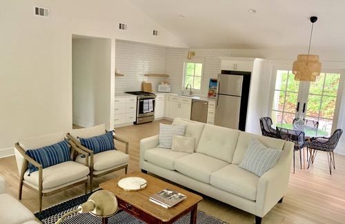 Oxford House | Downtown Oxford-Rectangle house off the square with 3 bedrooms/2 bath.