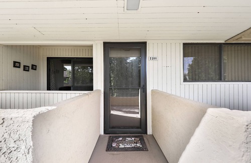 Racquet Club West Condo | DOWNTOWN Palm springs gated Hideaway!
