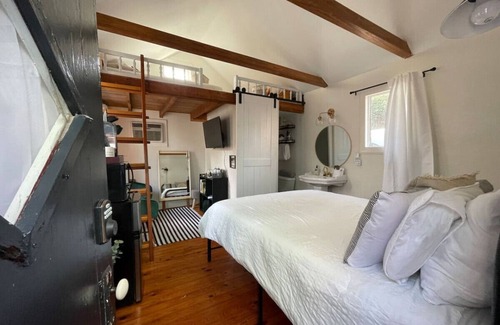 Eureka Springs Historic District House | Downtown Parking Fox Den at The Mary Margaret