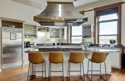 Downtown Apartment | Downtown Penthouse with Commercial Kitchen & Gated Parking Sleeps 6