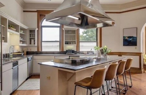 Downtown Apartment | Downtown Penthouse with Commercial Kitchen & Gated Parking Sleeps 6