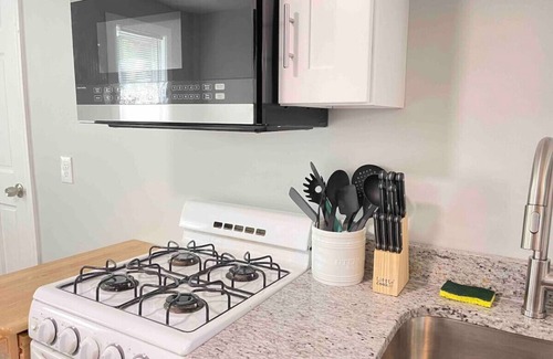Portsmouth Apartment | * * Downtown Portsmouth | Mins to Maine | Beaches*
