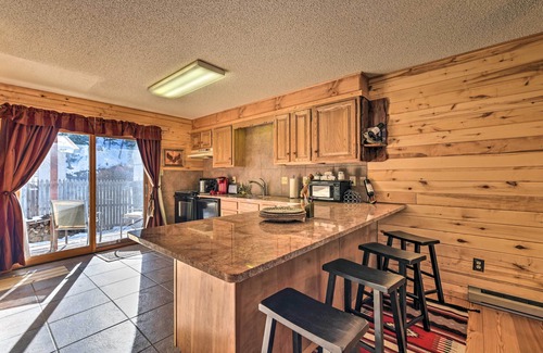Red River House | Downtown Red River Retreat w/Mtn Views + Yard