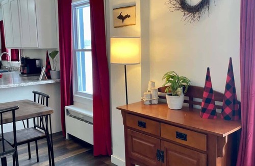 Ironwood Condo | Downtown "Red Room" at Villages on Aurora