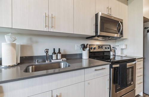 Downtown Apartment | Downtown Redmond Apartment- 94 walkscore