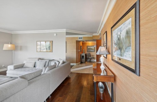 Downtown Reno Apartment | Downtown Reno Penthouse with Panoramic Views