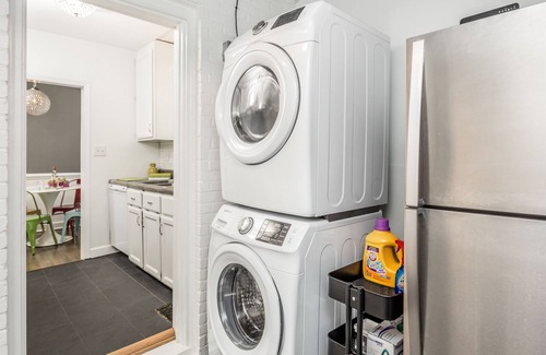 Downtown House | Downtown Retreat-3BR close to everything-Walkable-Newly Renovated-New Everything