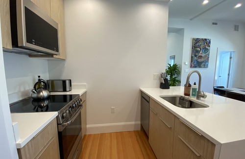 Salem Condo | Downtown Salem - Park & Play Modern 3 Bedroom