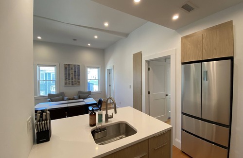 Salem Condo | Downtown Salem - Park & Play Modern 3 Bedroom