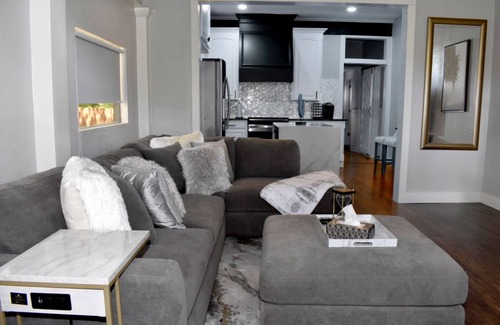 Historic Garderns House | Downtown San Antonio cozy 3BR 2BA with free parking