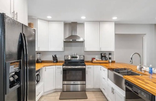 Central Sarasota House | Downtown Sarasota Bayview Bungalow. Ideal location to area wide attractions