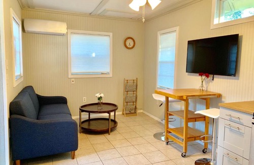 Southgate Apartment | Downtown Sarasota cottage near Siesta Key Beaches and Golfing