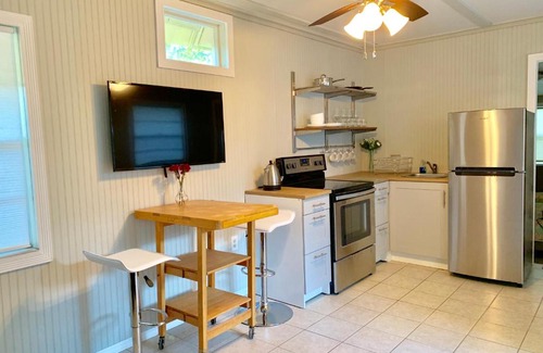 Southgate Apartment | Downtown Sarasota cottage near Siesta Key Beaches and Golfing