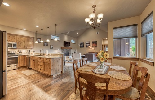 Sisters House | Downtown Sisters home w/private hot tub & fenced yard - dogs welcome