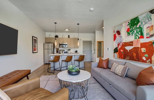 Lower Avenues House | Downtown SLC 1BR/1BA King Suite w/Equipped Kitchen + Queen Sleeper + Gym