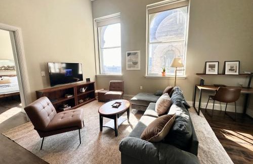 East Town Apartment | Downtown Sleek 2BR Loft