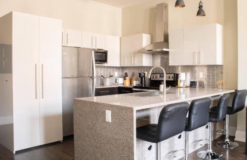 East Town Apartment | Downtown Sleek 2BR Loft