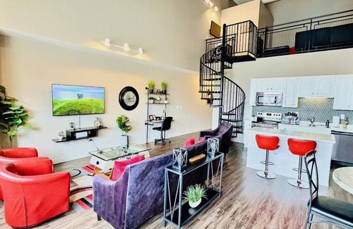 Sandusky Condo | Downtown Sleeps 8 Pool Hot Tub Cedar Point Sports Force Kalahari!