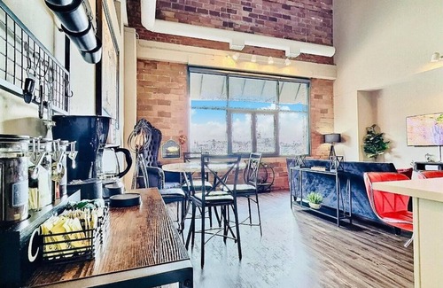 Sandusky Condo | Downtown Sleeps 8 Pool Hot Tub Cedar Point Sports Force Kalahari!