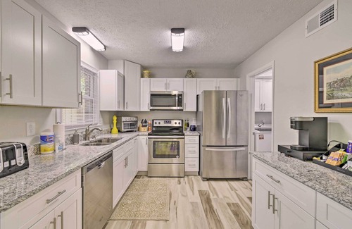 Southern Pines House | Downtown Southern Pines Townhome with Deck!