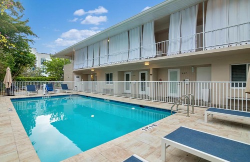 Old Naples Apartment | Downtown Starfish 807