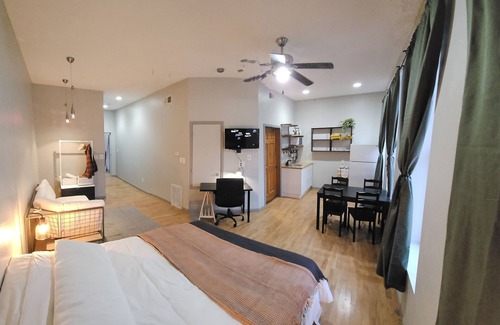 Aurora Apartment | Downtown Studio 201