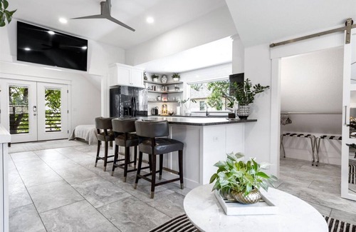 Downtown Apartment | DOWNTOWN STUDIO C, TOP 10 VACATION RENTAL, Bikers Paradise!