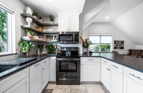 Downtown Apartment | DOWNTOWN STUDIO C, TOP 10 VACATION RENTAL, Bikers Paradise!