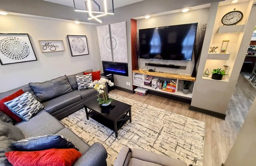 Vine House | Downtown, Themed Rooms w/Luxury Design