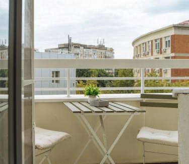 Bucharest Apartment | Downtown Tineretului Central Oasis -1min Metro Station -Self Check-in-