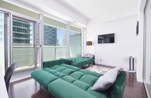 Central Waterfront House | Downtown Toronto near Scotiabank arena,CN Tower