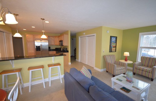 Traverse City Condo | Downtown Traverse City condo. Walk to everything. Air conditioning.