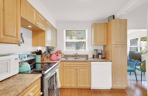 Delray Beach Cottage | Downtown Tropical Oasis- heated Pool/Private fenced yard.