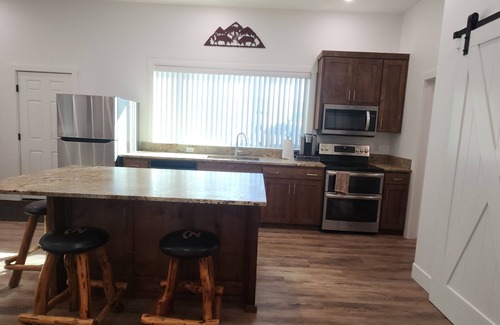 Victor House | Downtown Victor - Beautiful 1 Bedroom Suite