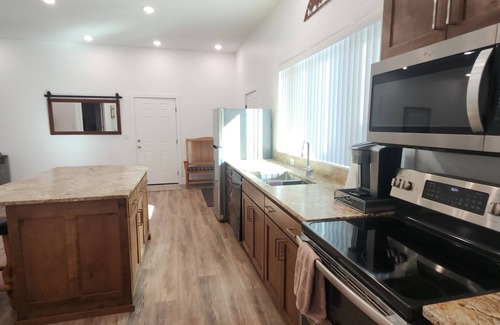 Victor House | Downtown Victor - Beautiful 1 Bedroom Suite