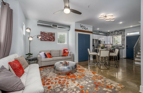 Cleveland Park House | Downtown Views w/Rooftop Deck! 6min to Broadway!