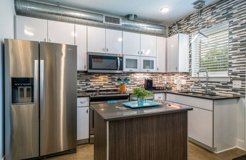 Cleveland Park House | Downtown Views w/Rooftop Deck! 6min to Broadway!