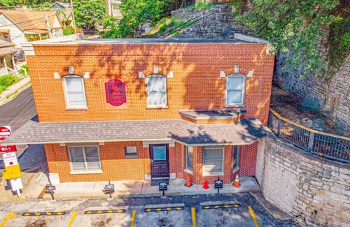 Eureka Springs Historic District Apartment | Downtown Villa 2 at Sweet Spring Wifi Free Parking