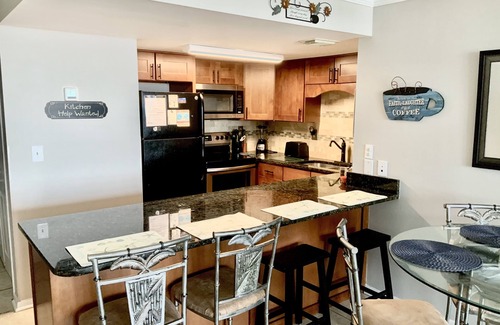 Gulf Shores Condo | Downtown, walk to the Hangout/Beachfront Condo with Pool & Amazing View