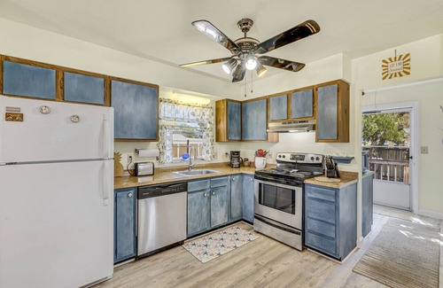 Cedar Key Cottage | Downtown * Walkable * Outdoor Living * 20% weekly & 30% monthly disounts