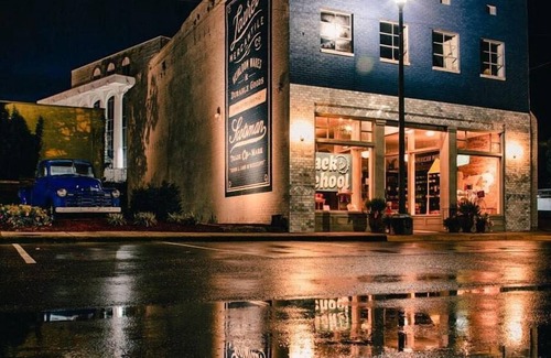Laurel Apartment | Downtown, Walkable Shops & Restaurants, Melody#3