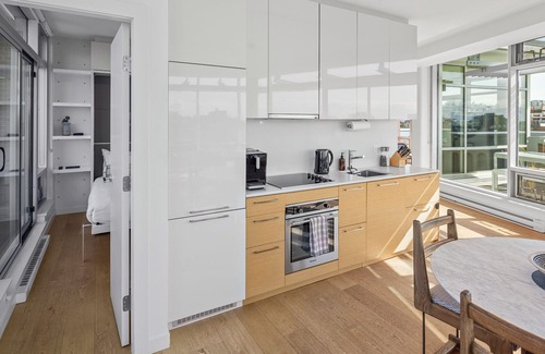 Downtown Victoria Condo | Downtown Waterfront Janion Penthouse with 270° harbour views & free parking