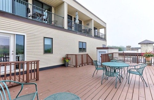Grand Haven Condo | Downtown Waterfront! Cozy Space in the heart of Grand Haven!