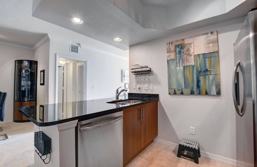 Downtown West Palm Beach Apartment | Downtown WPB 2 bedroom/2 bath Condo/Reserved Parking + Pool + Gym at The Prado