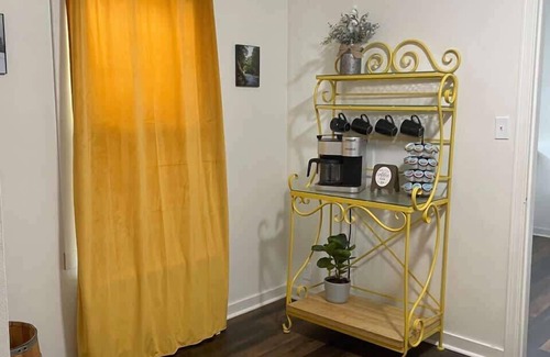 Ironwood Condo | Downtown "Yellow Room" at Villages on Aurora