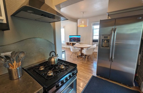 Colorado Springs House | Downtown Zen Spa-Style — 1 Bed/Bath, Spa Shower, Mural, Fun Patio, W/D, Hardwood