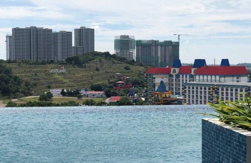 Medini House | DPristineClub 2 Bedrms 1819 Walk 3 min to Legoland