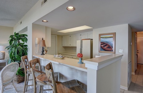 Shell Island Condo | DR 2409 – Enjoy the pool, tennis and the beach from this oceanfront condo