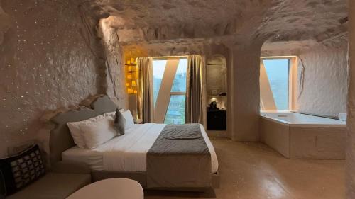 Mumbai Hotel | Dragonfly Hotel - The Art Hotel