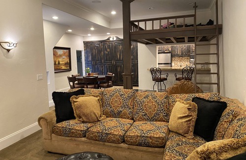 Mount Olympus House | Dragonfly Inn